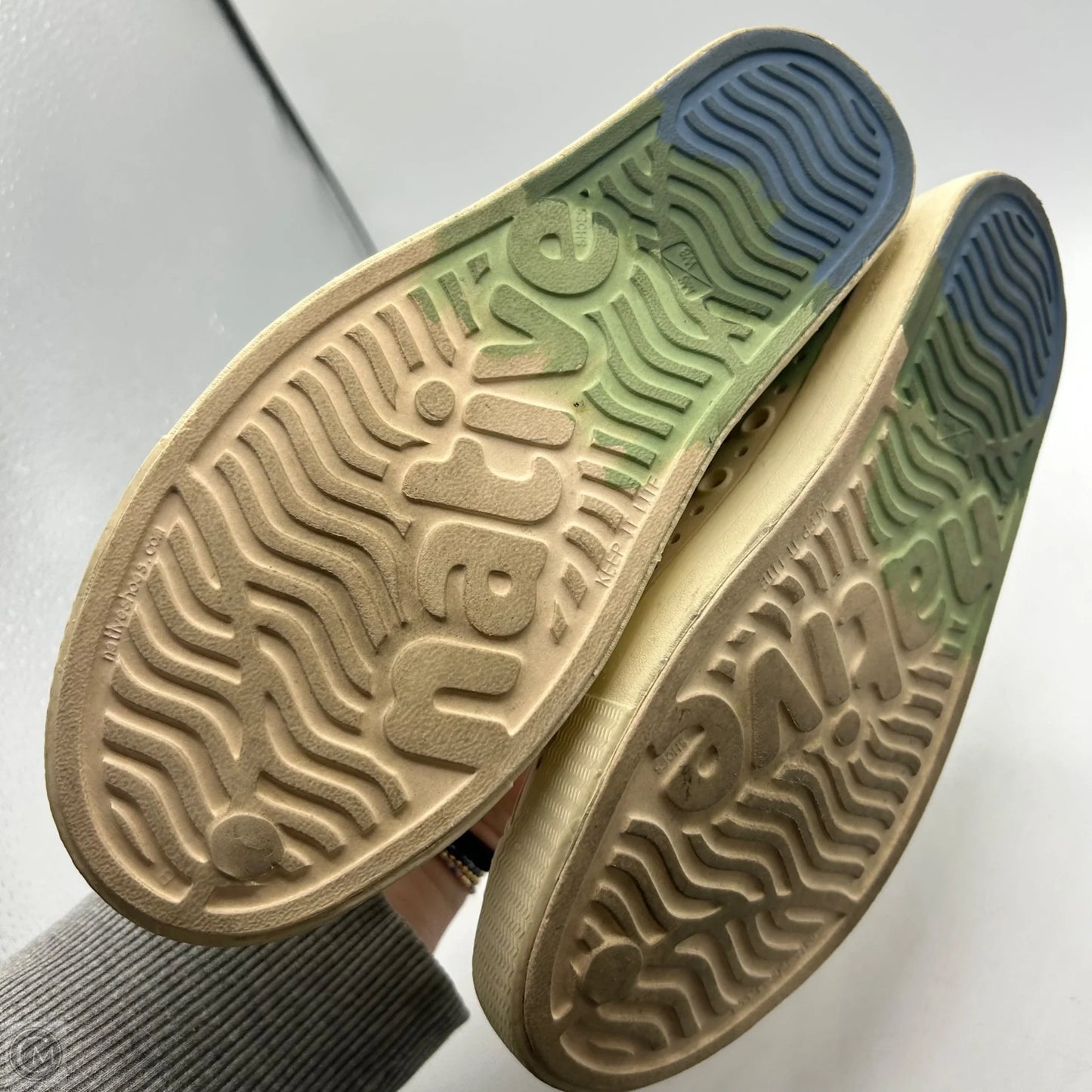 Shoes Flats By Clothes Mentor In Multi-colored, Size: 8