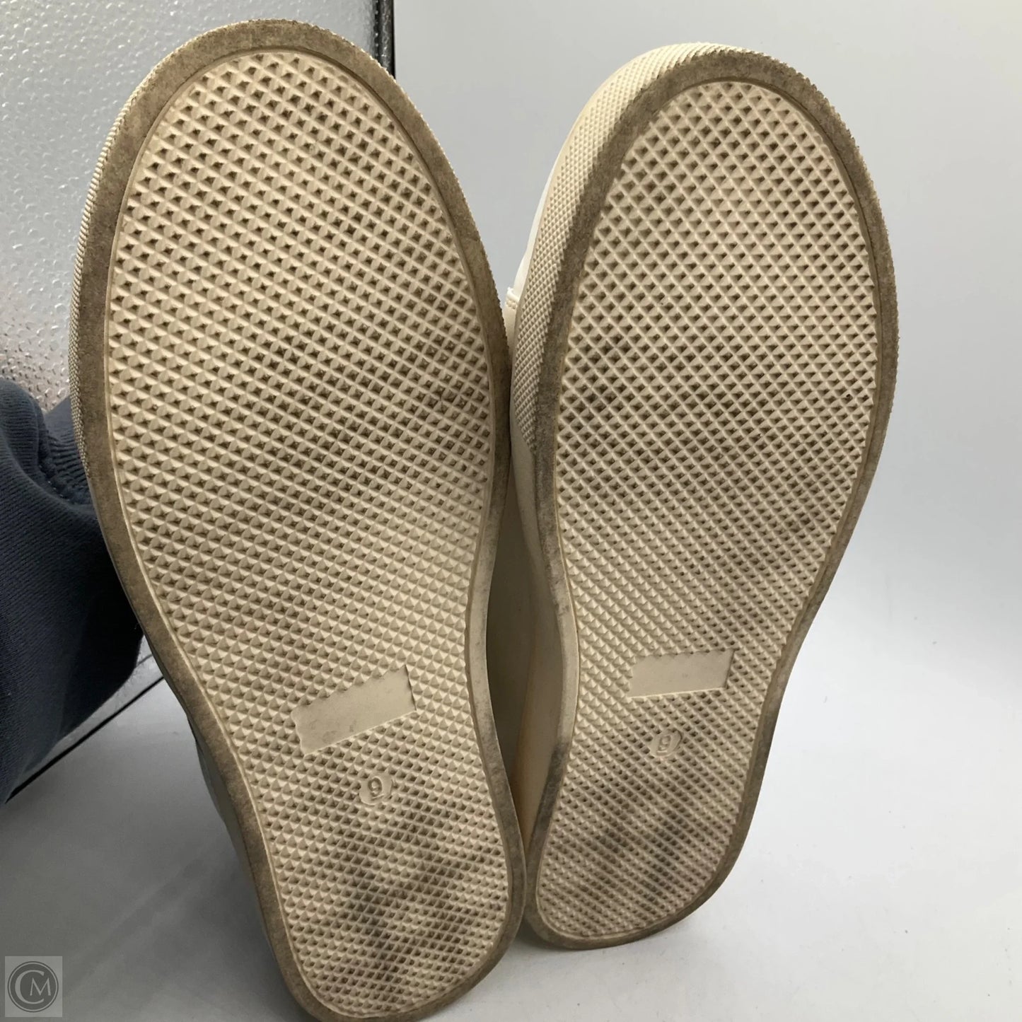 Shoes Sneakers By Mia In White, Size: 9