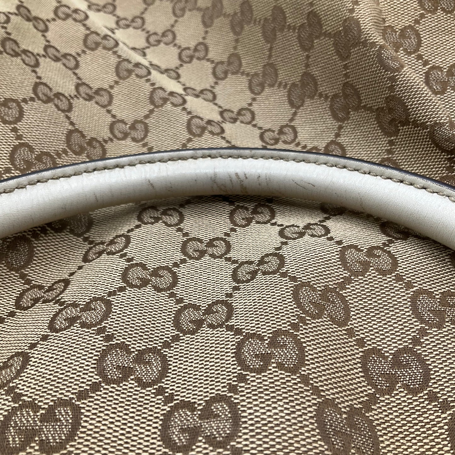 Handbag Luxury Designer By Gucci, Size: Medium