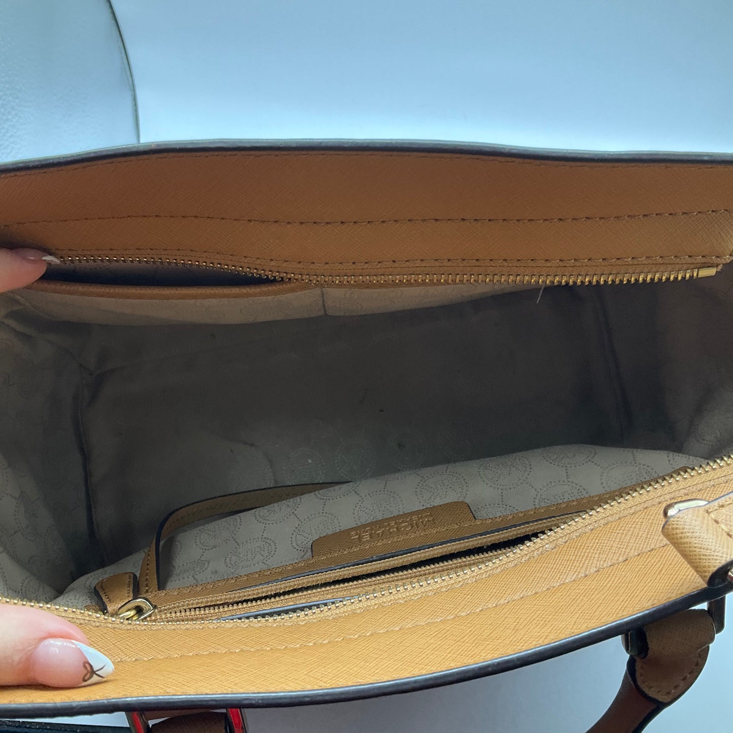 Crossbody Designer By Michael Kors Size: Small