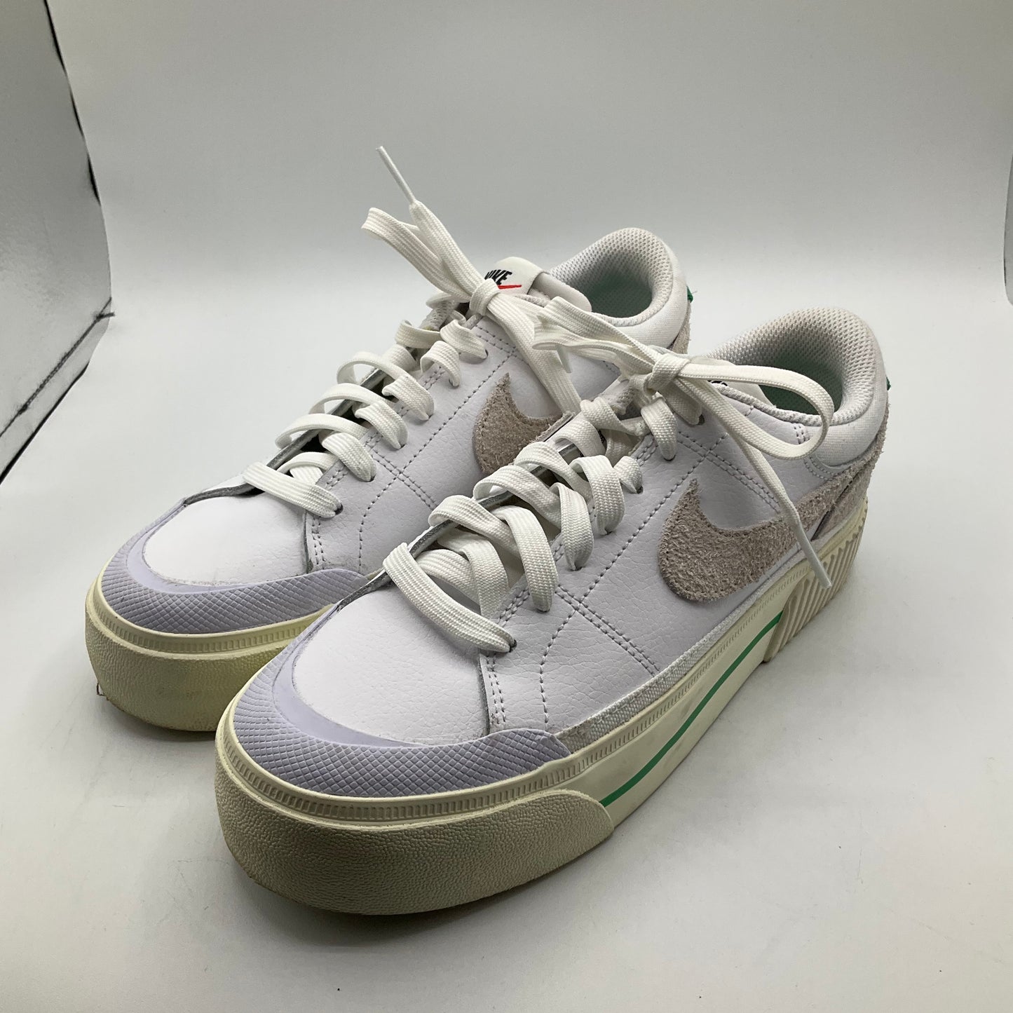 Shoes Sneakers By Nike In White, Size: 7