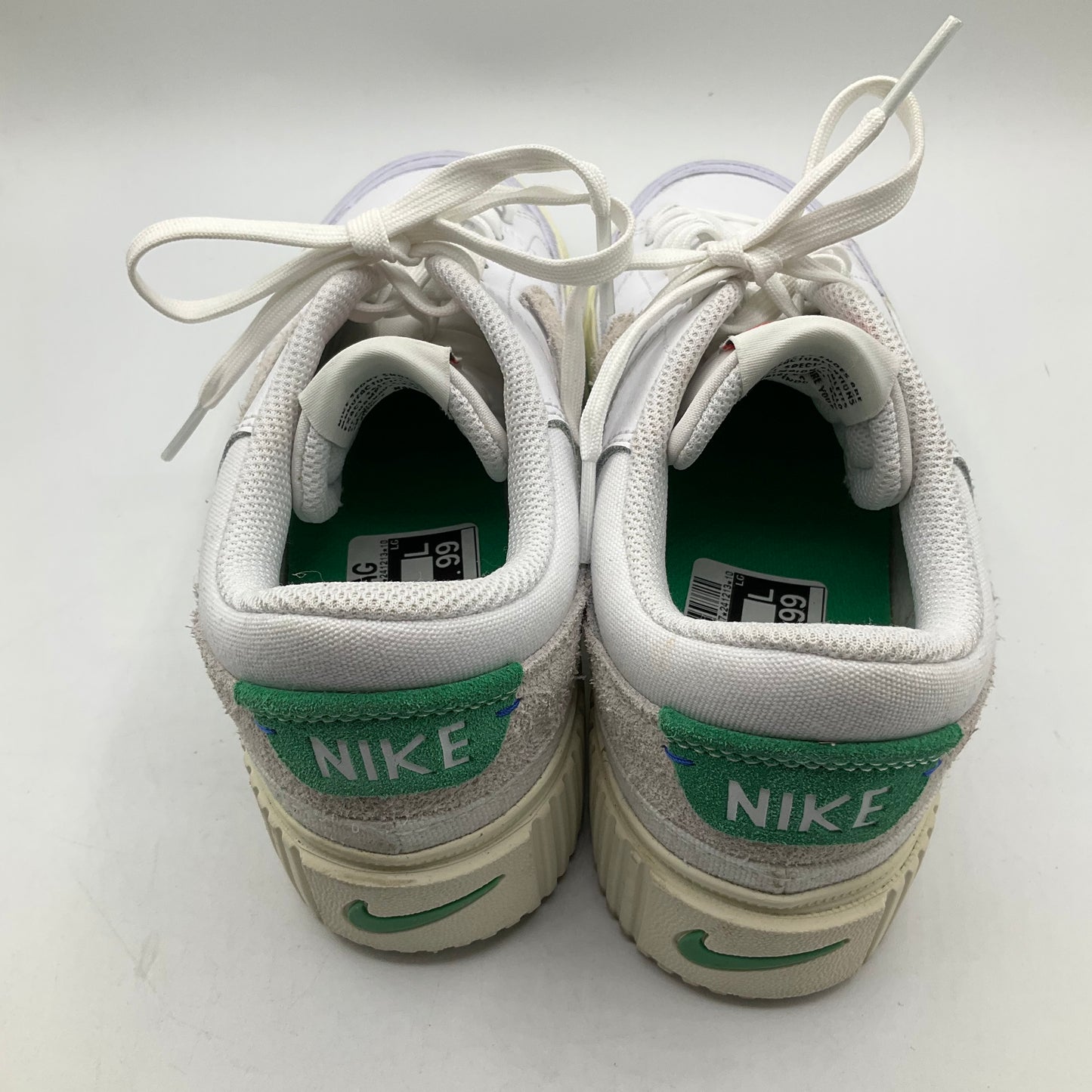 Shoes Sneakers By Nike In White, Size: 7