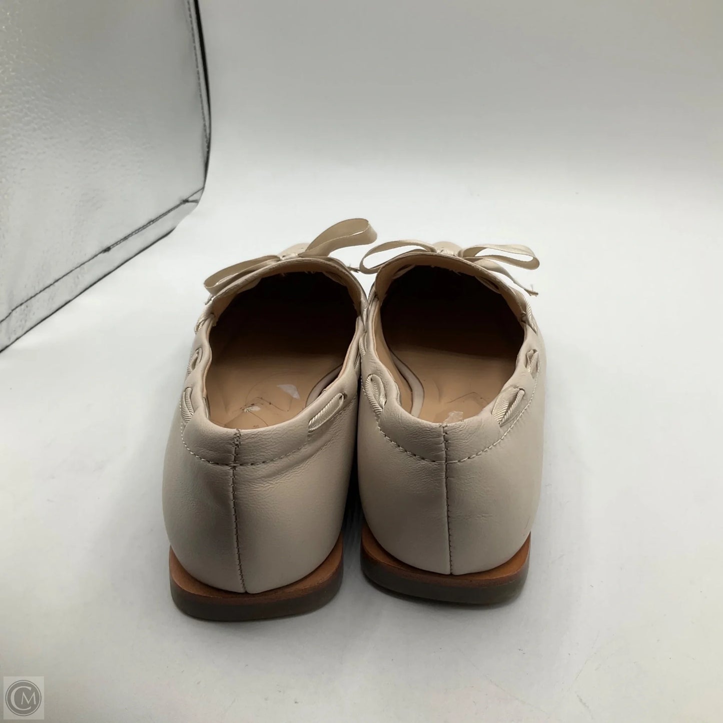 Shoes Flats By Charles David In Cream, Size: 8