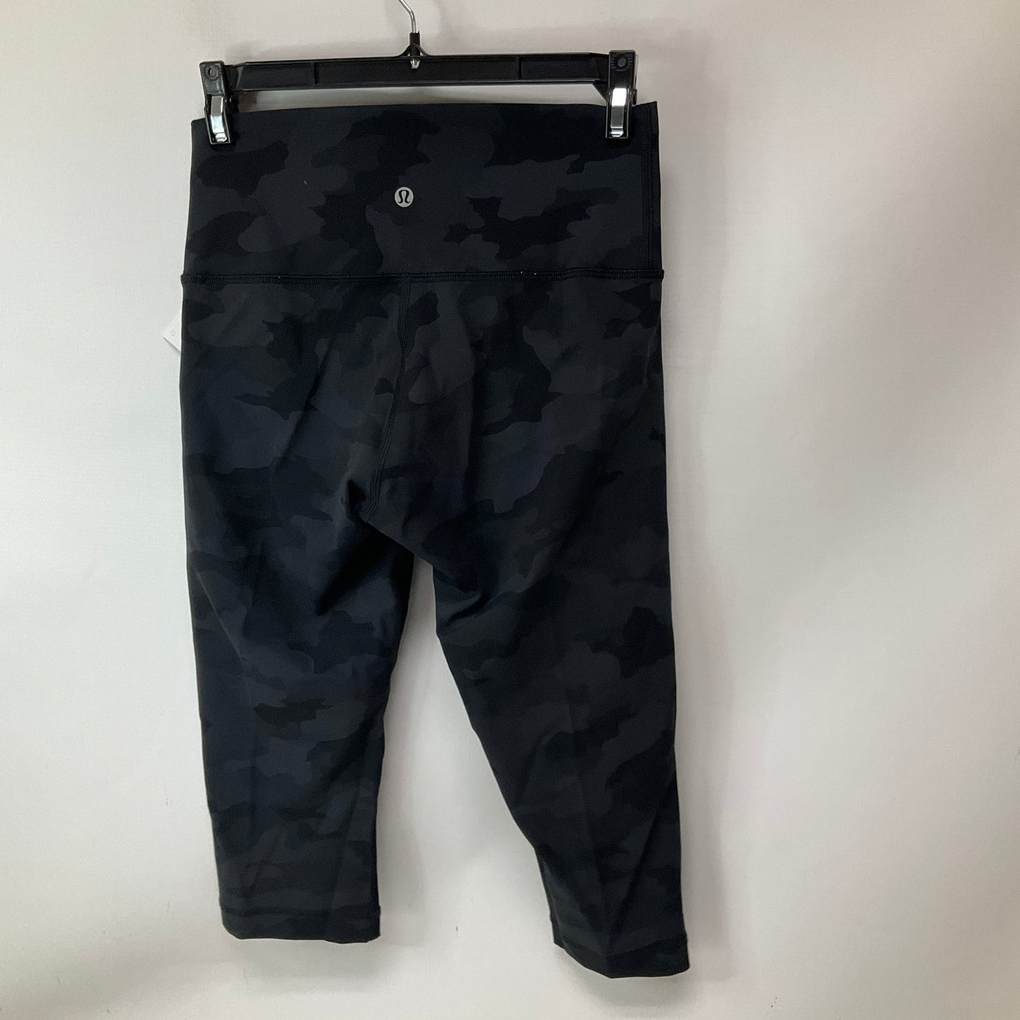 Athletic Leggings Capris By Lululemon In Camouflage Print, Size: 6