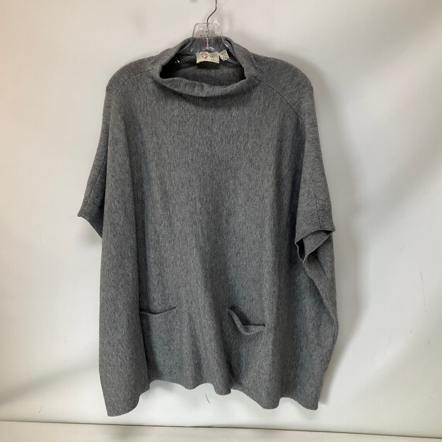 Sweater Short Sleeve By Rd Style In Grey, Size: M