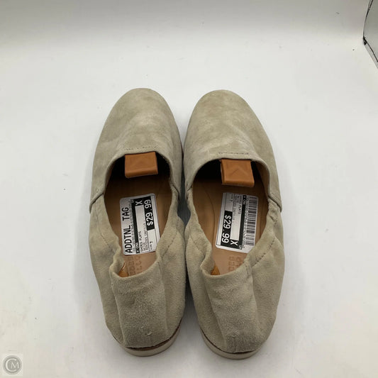 Shoes Flats By Cma In Beige, Size: 7