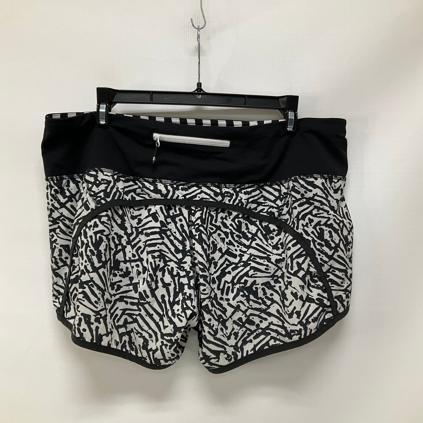 Athletic Shorts By Lululemon In Black & White, Size: 10