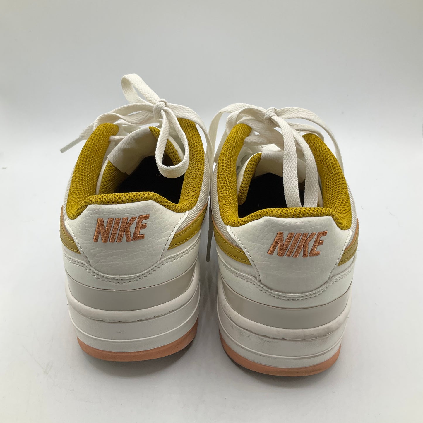 Shoes Athletic By Nike In White & Yellow, Size: 8.5