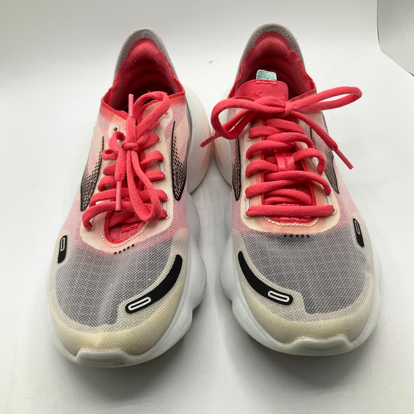 Shoes Athletic By Brooks In Grey & Pink, Size: 8