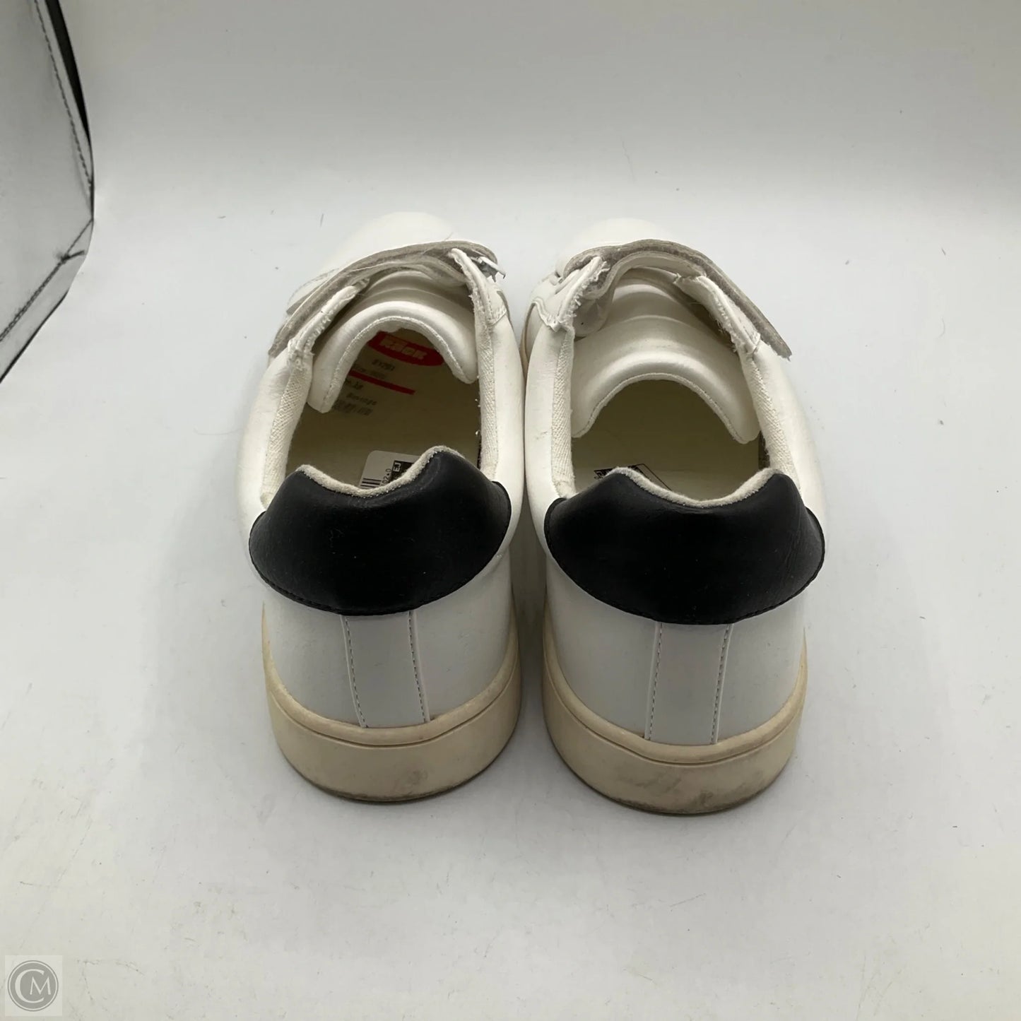 Shoes Sneakers By Mia In White, Size: 9