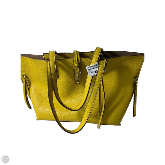 Handbag By Clothes Mentor, Size: Medium