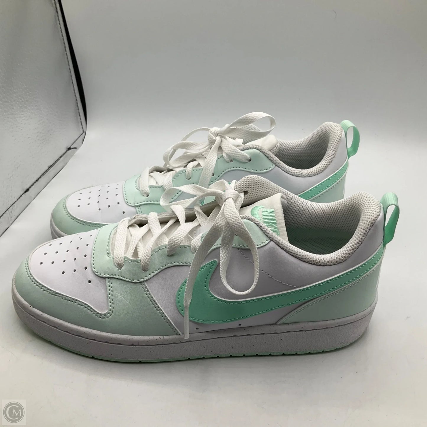 Shoes Sneakers By Nike In Green, Size: 9