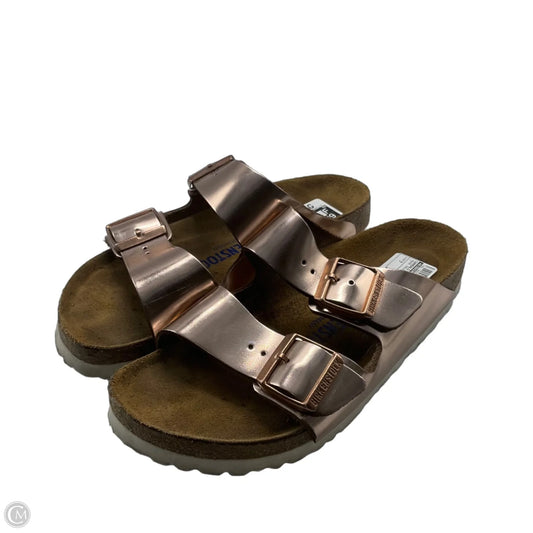 Sandals Flats By Birkenstock In Rose Gold, Size: 7