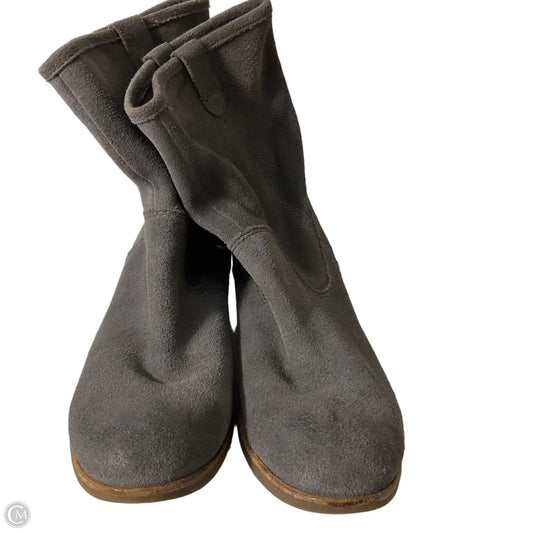 Boots Designer By Ugg In Grey, Size: 5.5