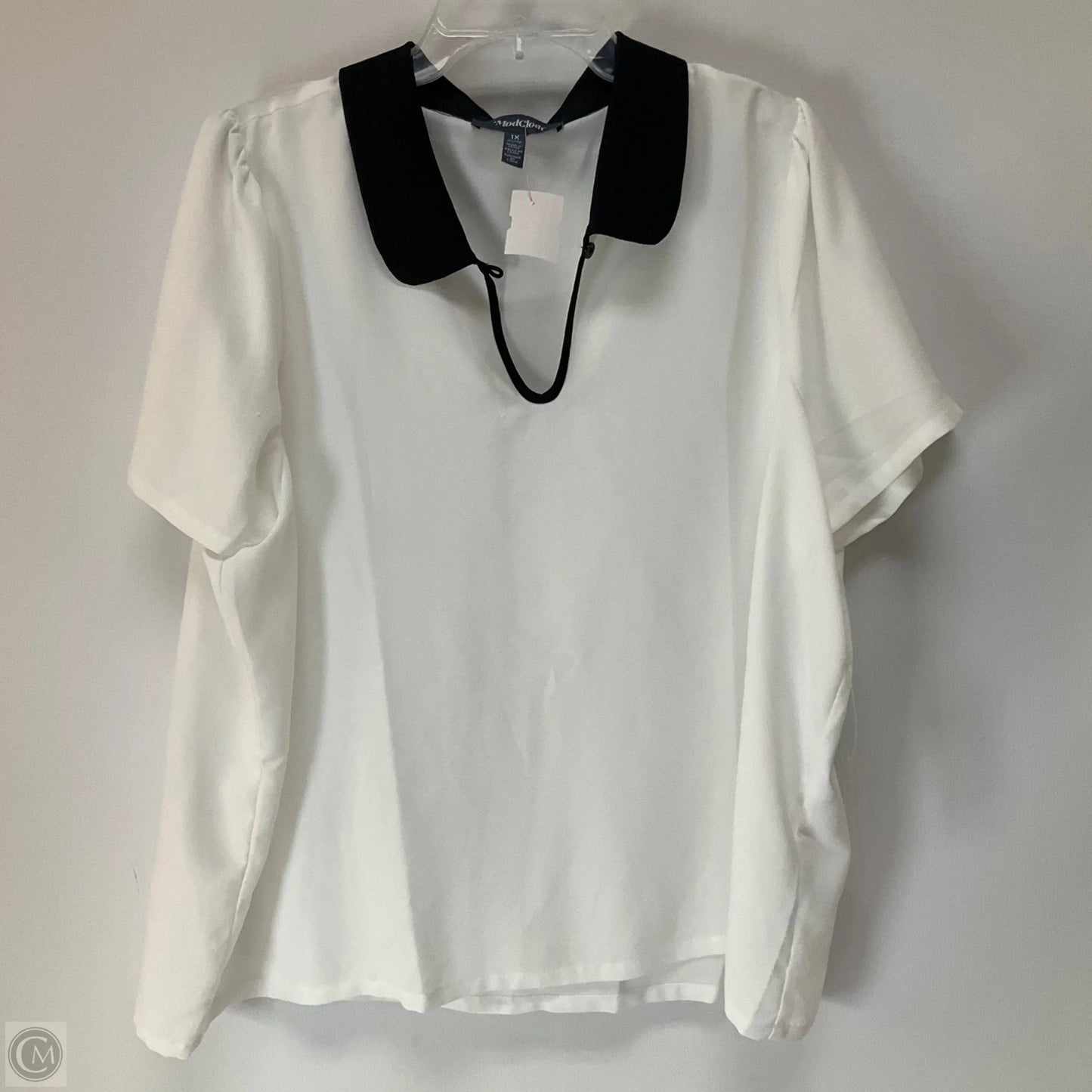 Top Short Sleeve By Modadoc In White, Size: 1x