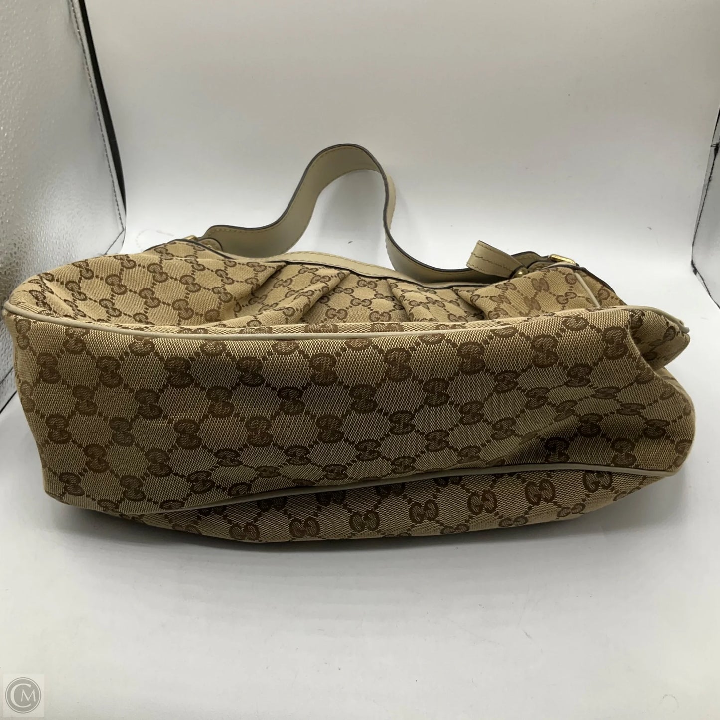 Handbag Luxury Designer By Gucci, Size: Medium