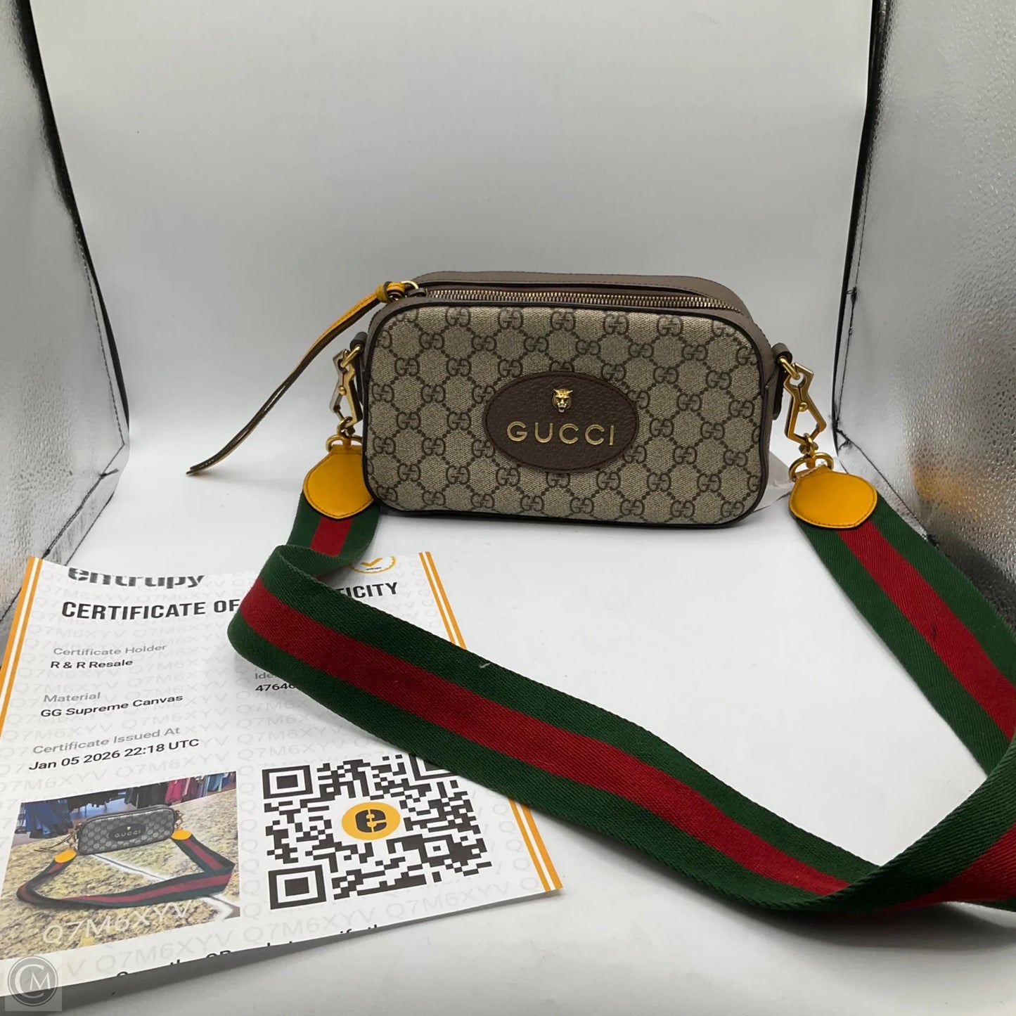 Crossbody Luxury Designer By Gucci, Size: Small