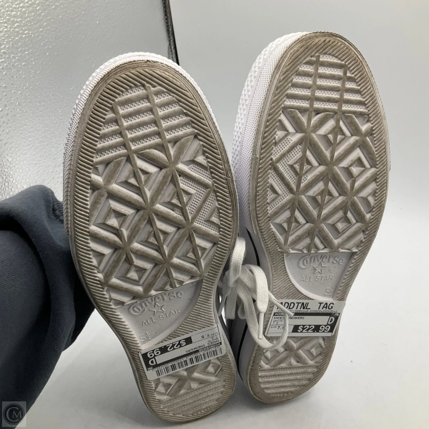 Shoes Sneakers By Converse In White, Size: 7.5