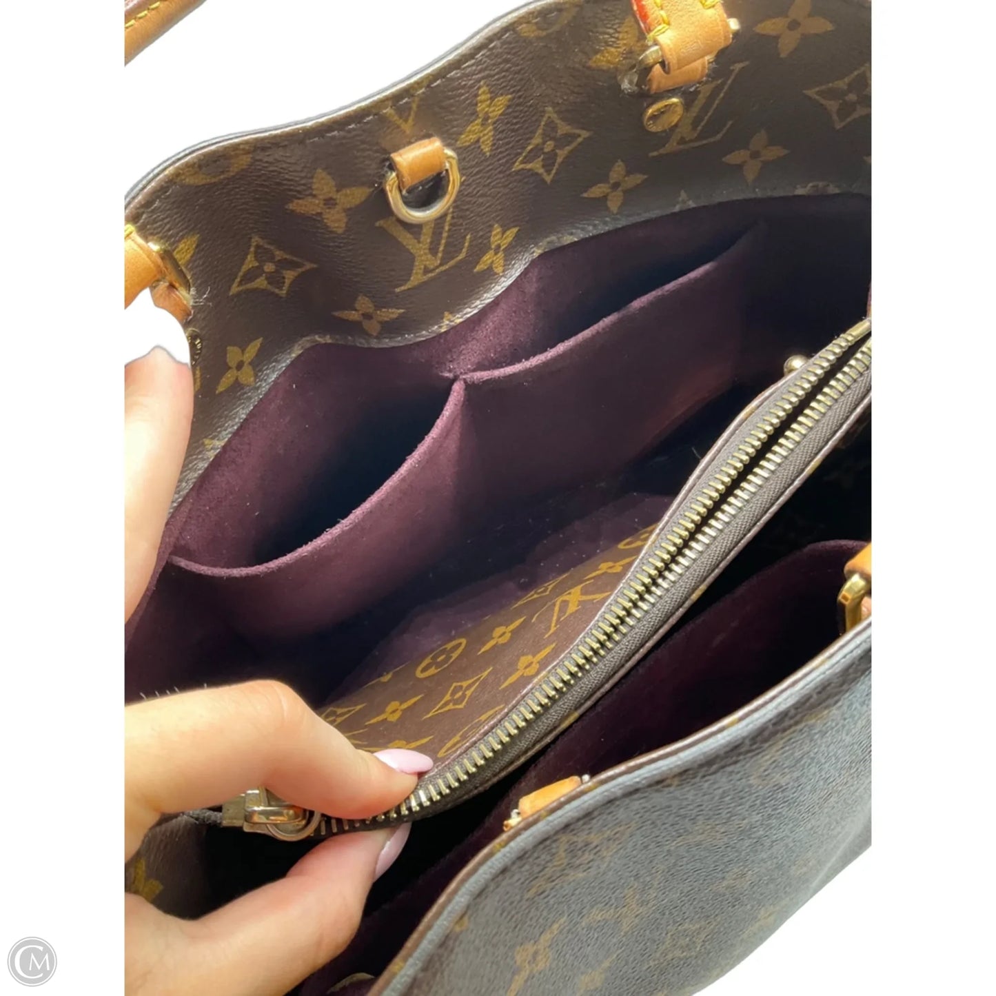 Handbag Luxury Designer By Louis Vuitton, Size: Medium