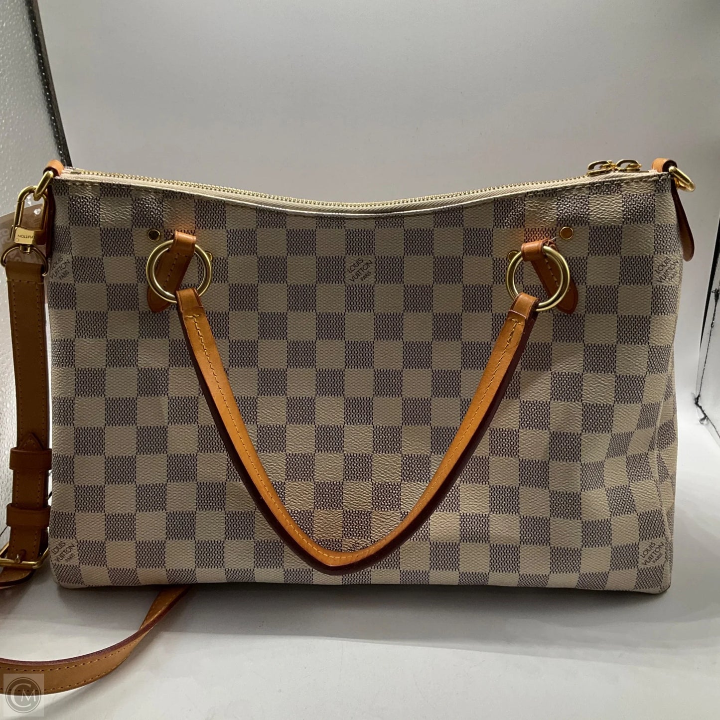 Handbag Luxury Designer By Louis Vuitton, Size: Medium