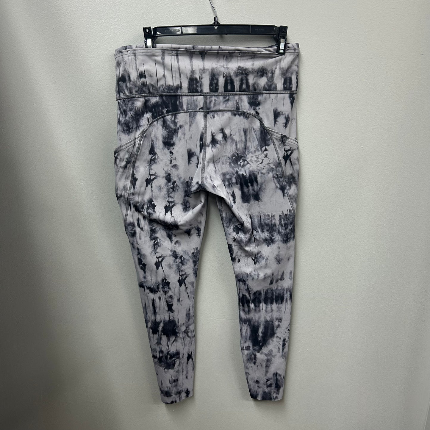 Athletic Leggings Capris By Lululemon In Tie Dye Print, Size: 10