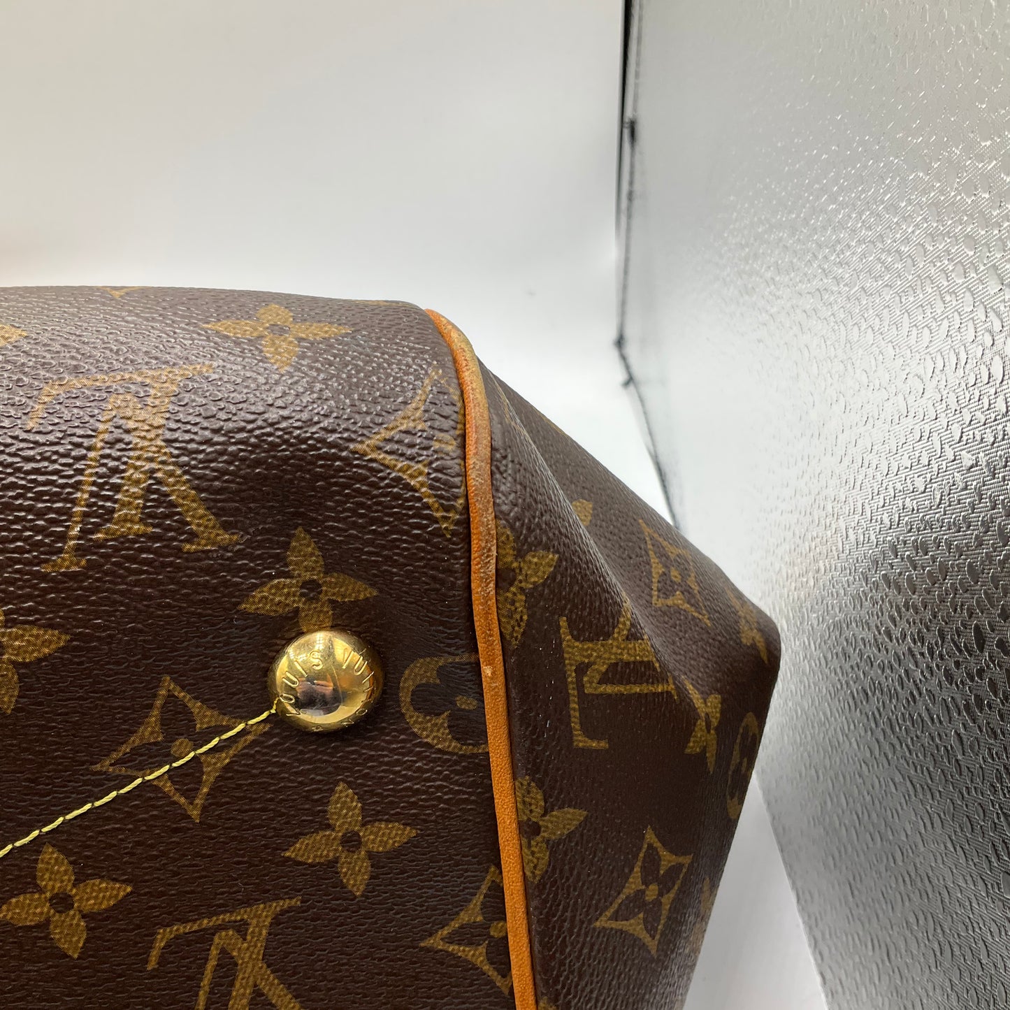 Handbag Luxury Designer By Louis Vuitton, Size: Medium