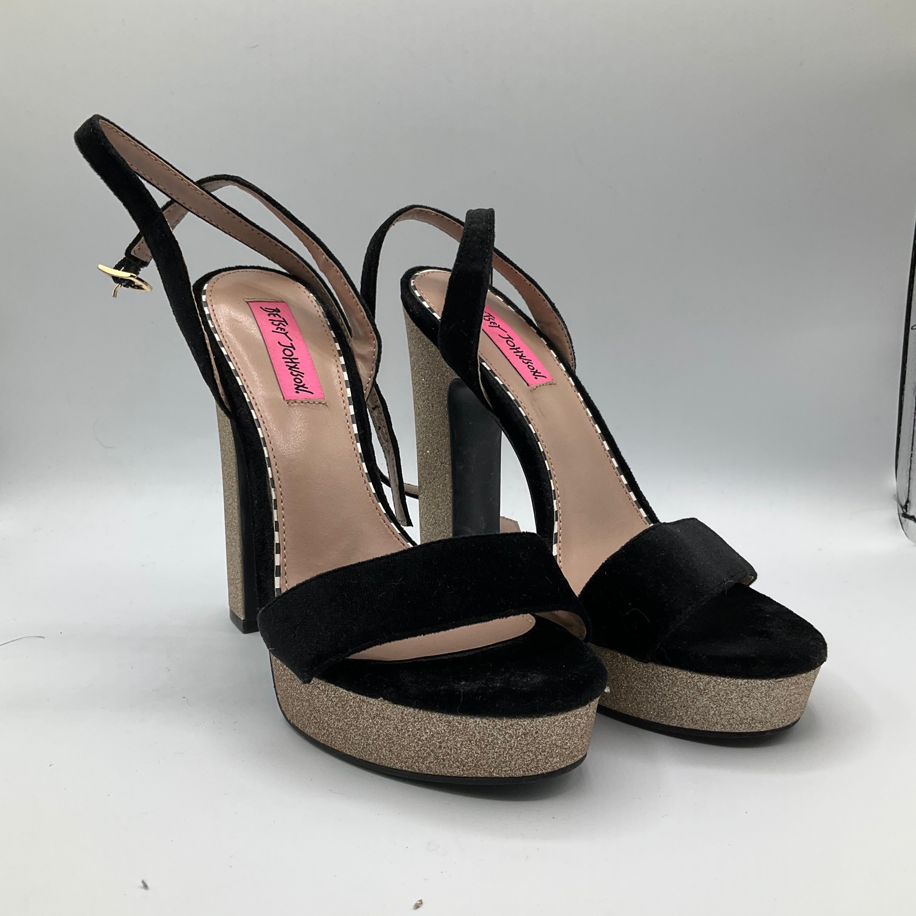 Betsey johnson best sale alyx flat sandals